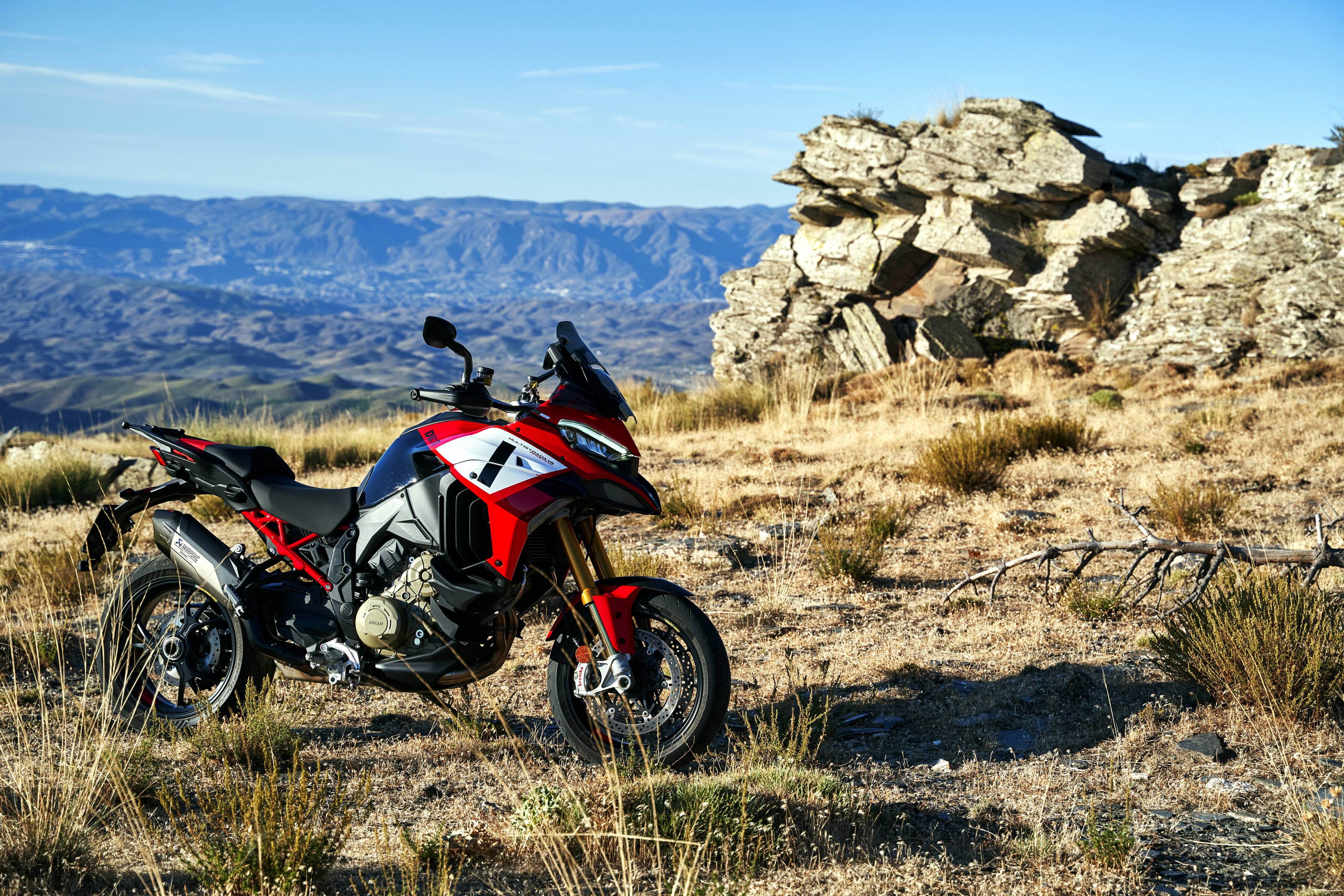 杜卡迪 2022 Multistrada V4 派克峰版 户外特写