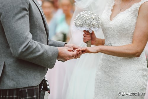 男生不理你还要主动吗？男生对你没意思的暗示