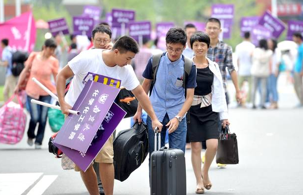 学校标语（大一新生寝室标语走红）