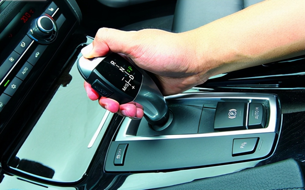 开自动挡必懂的5大技巧，学会后比手动挡还省油，现在弄懂还不晚