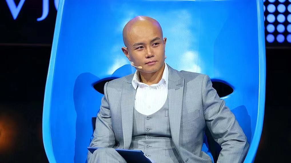 从“主持一哥”沦落到县城商演，乐嘉就这样改写了他的结局