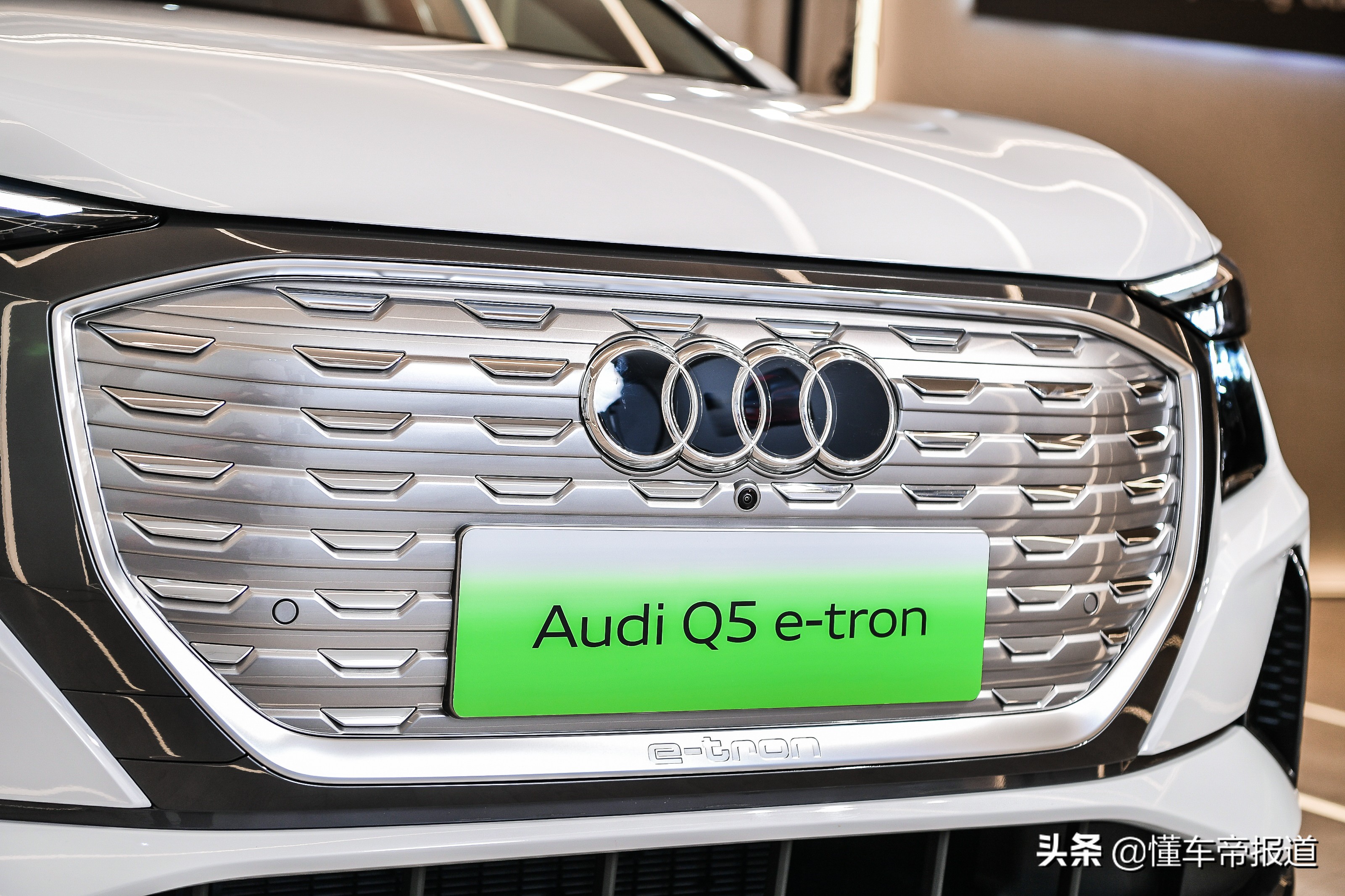 奥迪Q5 e-tron电动SUV发布，提供大6座/7座布局