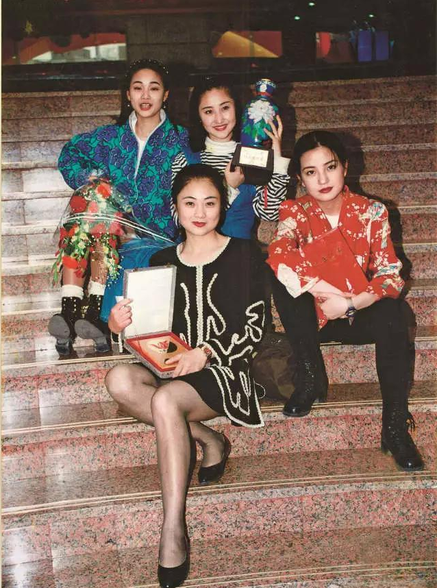 清华教授82岁喜得贵子，6段情史都是大美人！网友：为啥在美国生