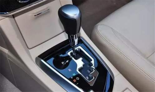 四驱车档位选择、油门及转向操作方法