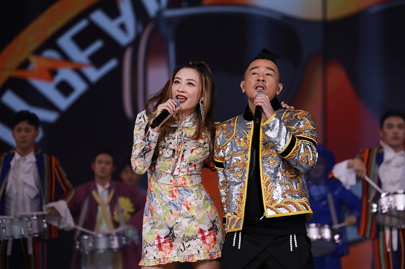 陈小春帅气登场：时尚态度尽显霸气魅力