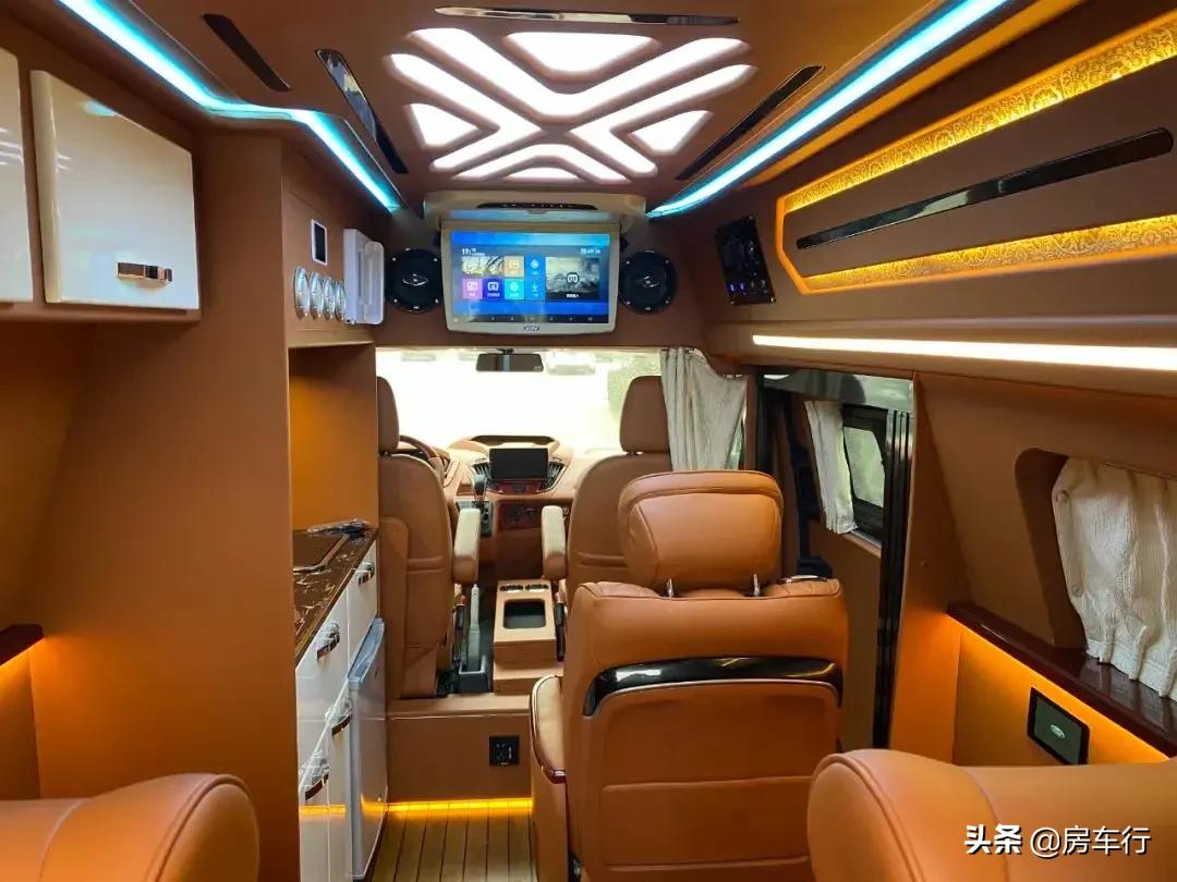 商旅两用的博创房车，航空座椅+升顶设计，指导价35.8W