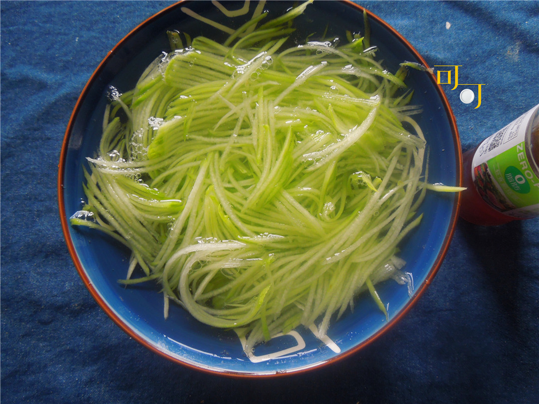 过年吃腻了大鱼大肉,用佛手瓜做个凉拌菜,清新爽口特受欢迎