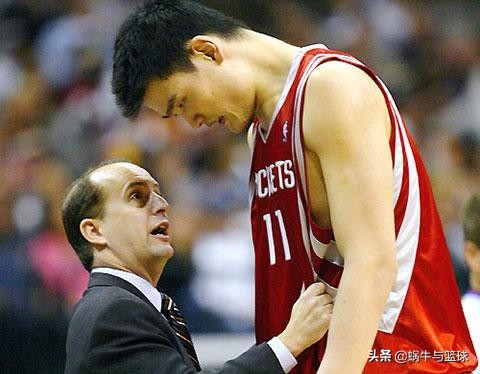 姚明为什么在nba混不下去(姚明在NBA打了8年，巅峰时不输任何内线，为何没有进过一阵？)