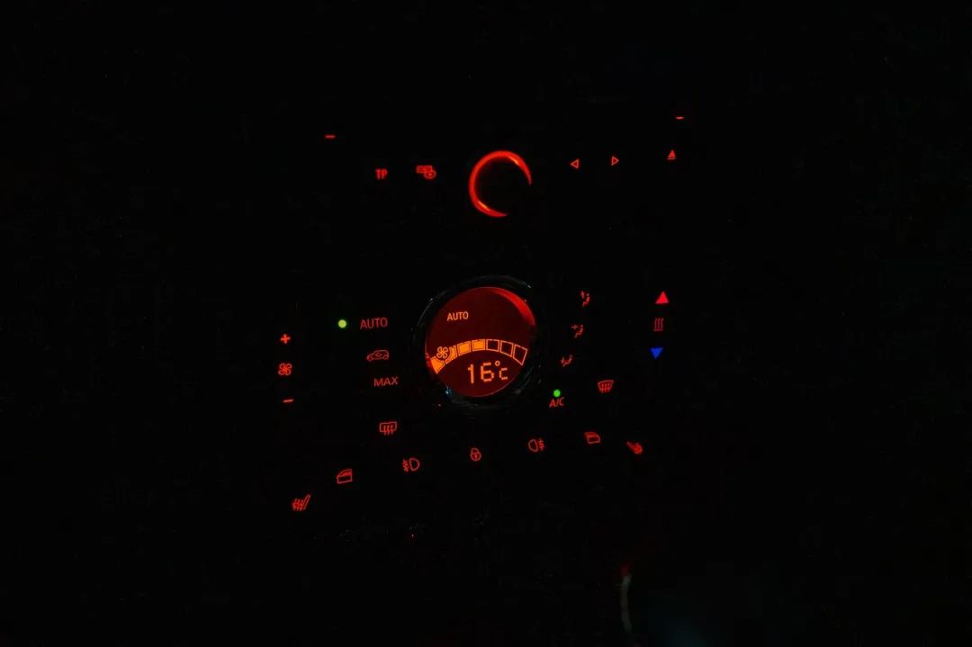 MINI COOPER Excitement：代步车不敷衍，操控、外形讲品味