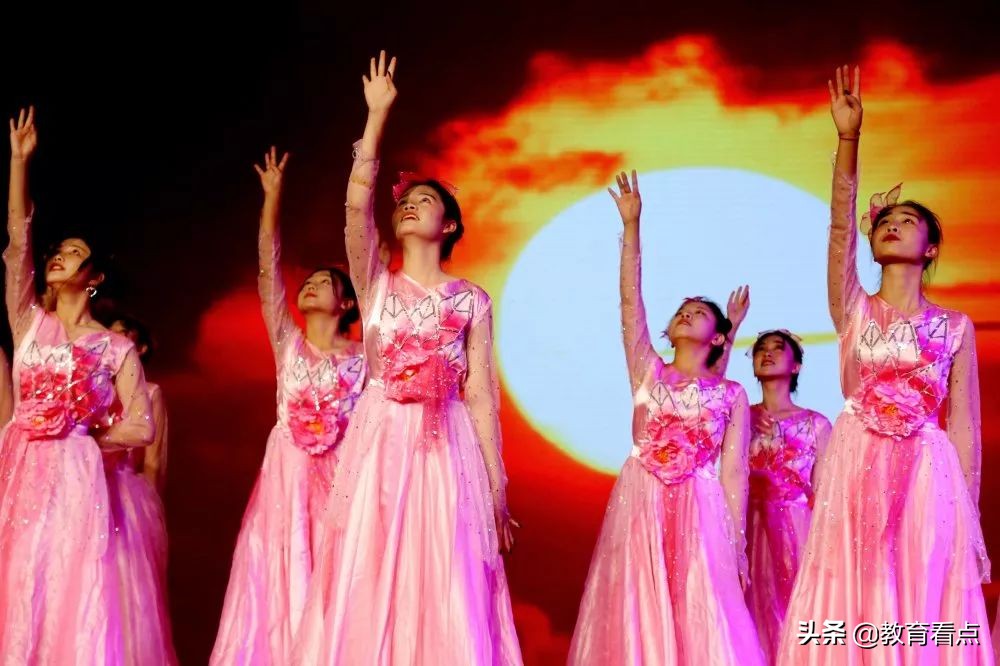 青春献礼新时代，为广东省华立技师学院艺术节点赞