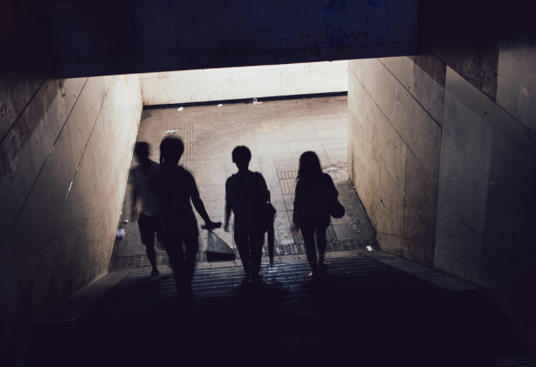 考生办升学宴，客人出口伤人气哭孩子，考300分要不要办升学宴