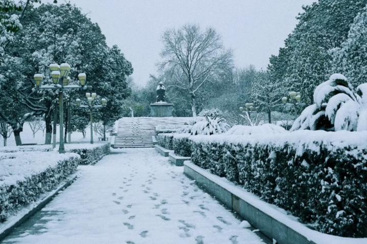 胡耀邦题写校名！全职院士“坐镇”！湖北这所高校还走出全国冠军