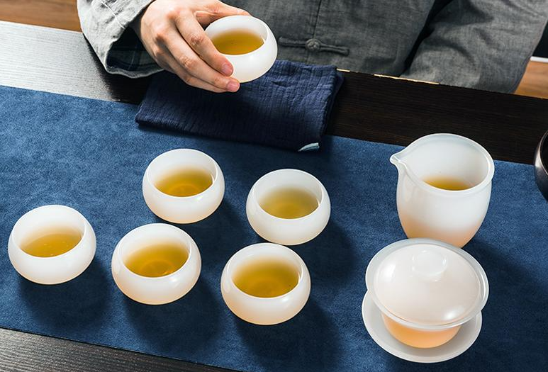 重阳节礼物送长辈哪些比较合适（重阳节要带什么）