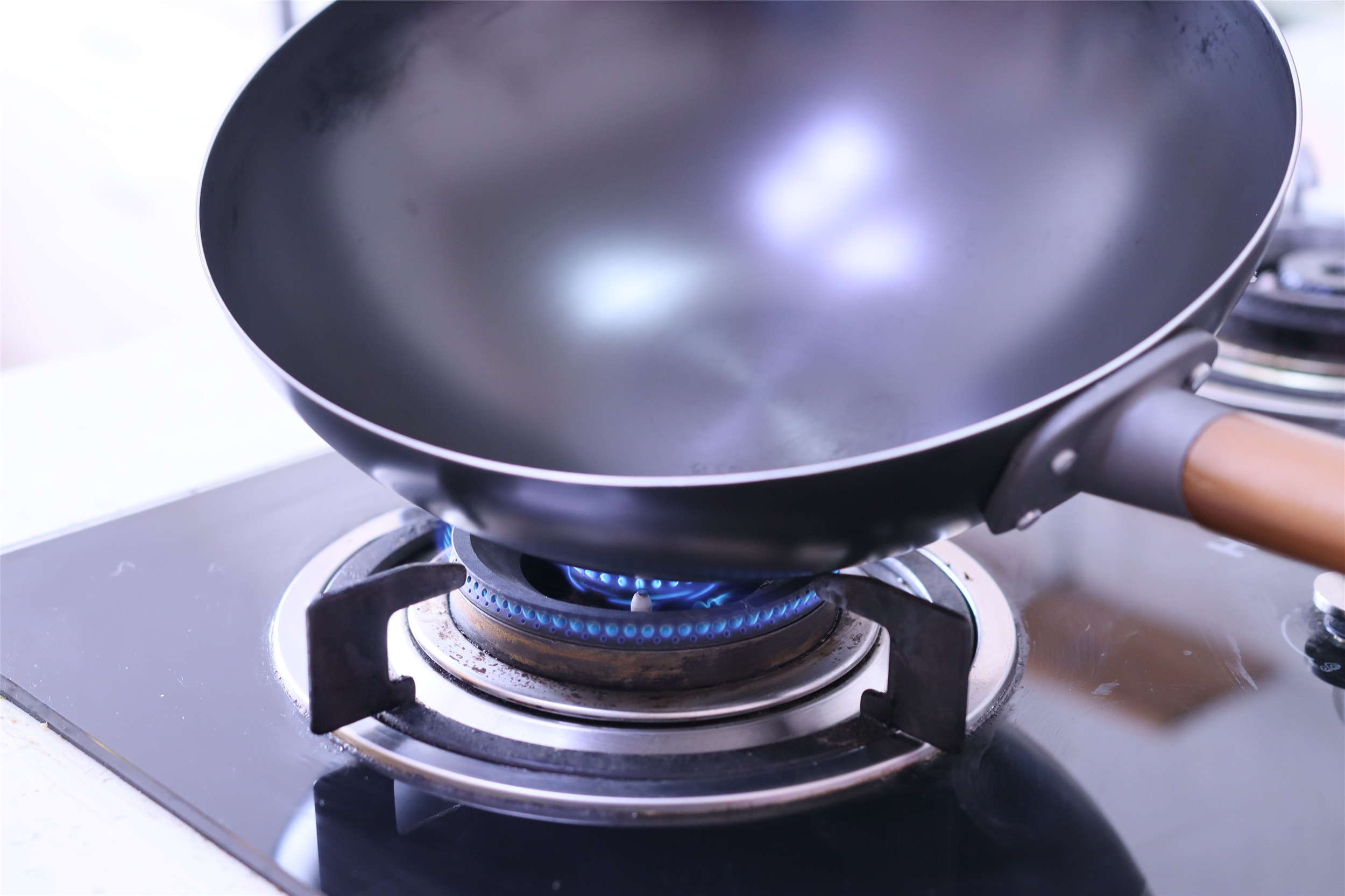 新铁锅,别直接炒菜,先学会"开锅养锅",锅不沾寿命长,实用