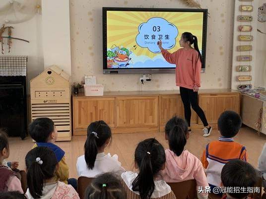 女生考不上高中选择幼师专业好就业吗?成都有哪些师范学校?