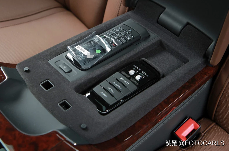 W12奥迪A8L 6.3实拍，很喜欢这个档杆，别在它面前提霸气