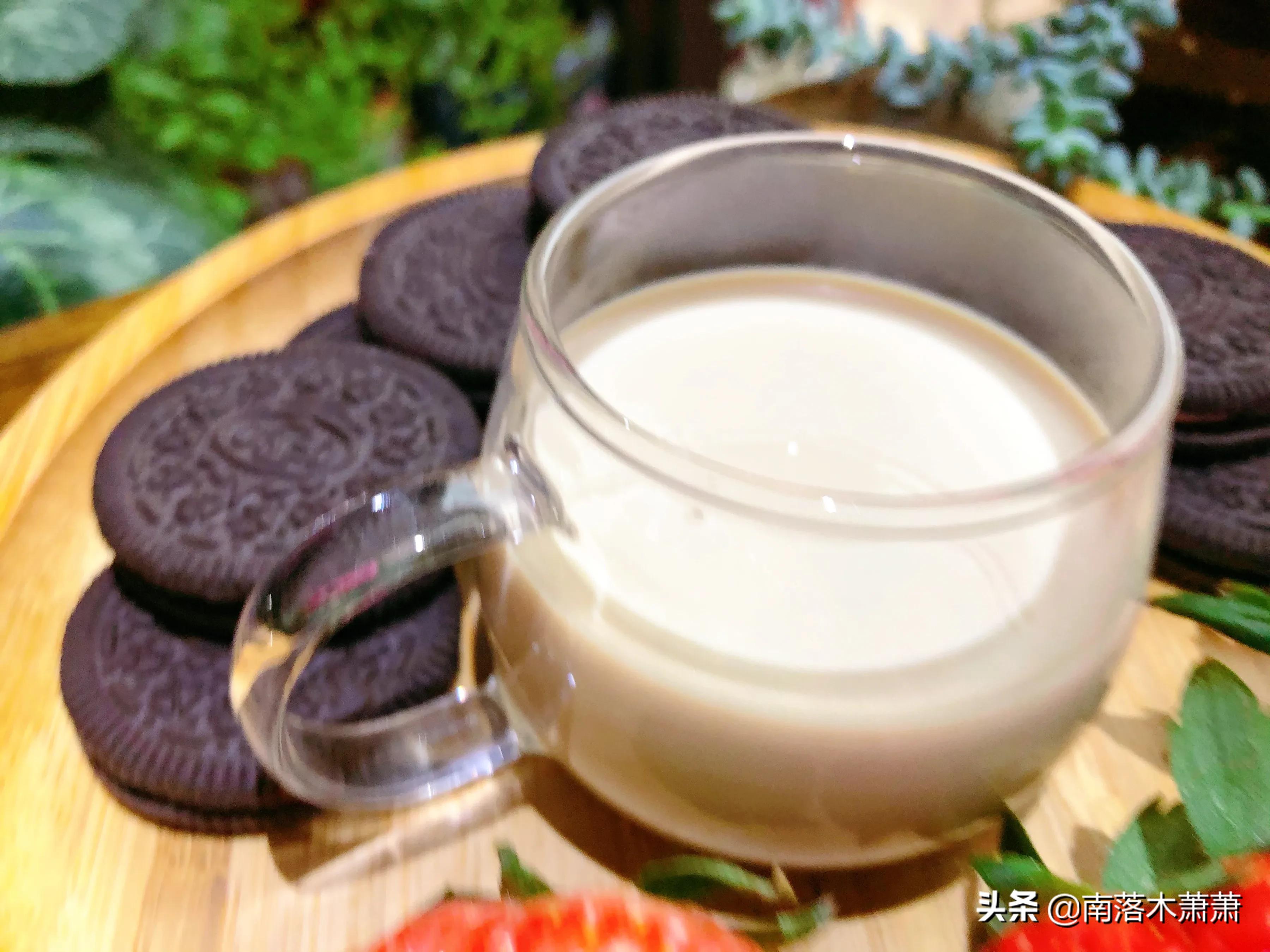 早餐日记：咖啡和牛奶会搭配出怎么样的冬日热饮，家庭简易版拿铁