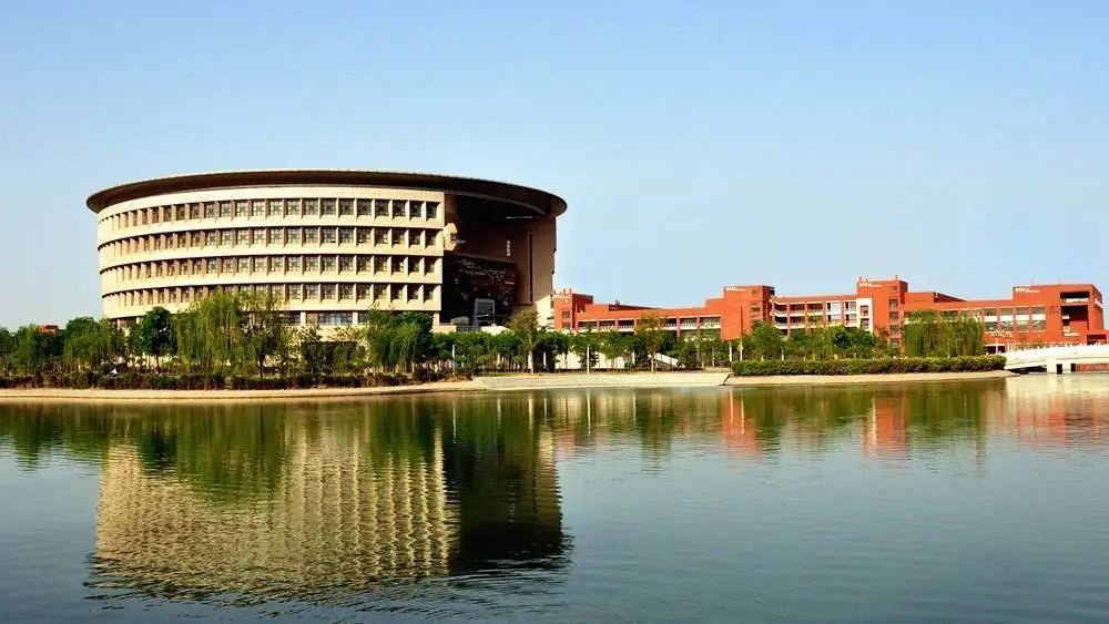 我国第一所轻工业院校，实力不俗，作风低调，值得捡漏