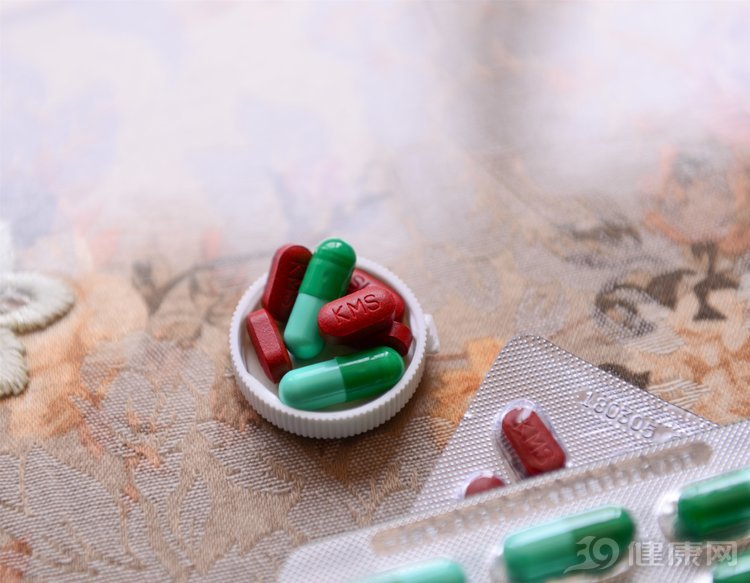 反酸、烧心还在吃奥美拉唑？医生：除了吃药还有其他解决方法