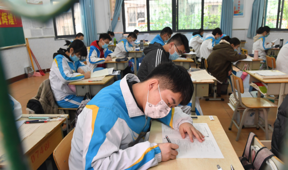 多所高校停招艺术特长生，艺考生面露难色，想进985大学更难了