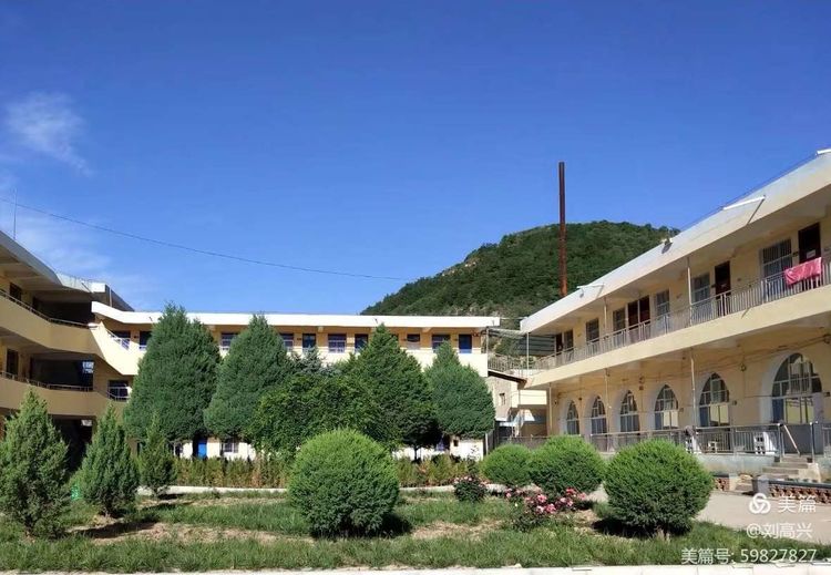 快乐运动 健康成长——记楼坪中心小学春季趣味运动会