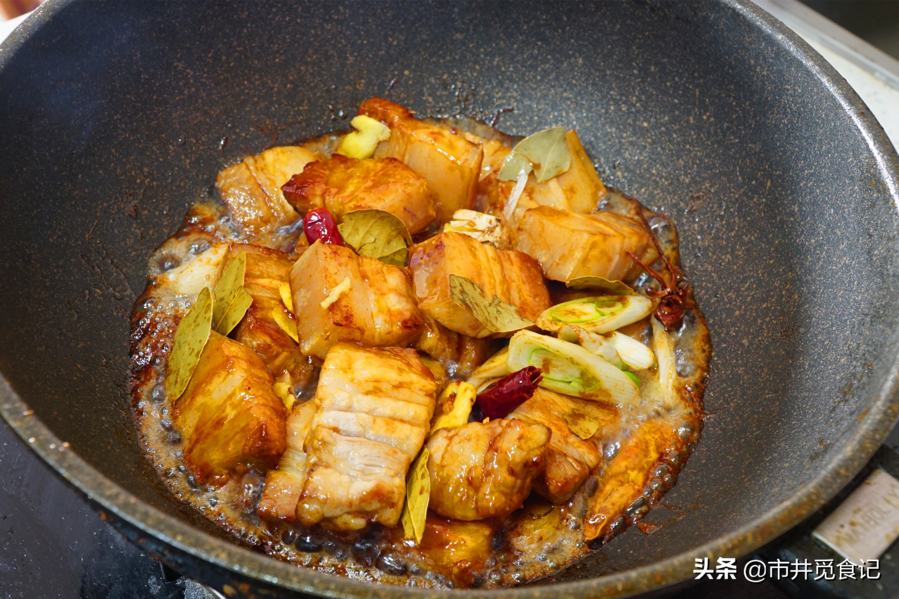 巧用高压锅做红烧肉，全程半小时，酥烂红亮，肥而不腻，特别香