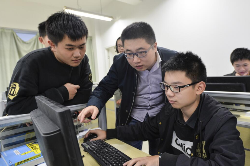 大学里“挂科率高”的专业，内容繁琐且复杂，补考更是难上加难