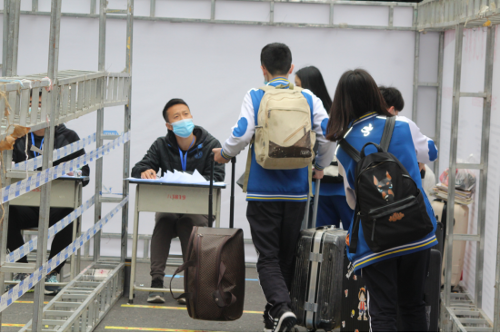 三台台中高三学子入学记