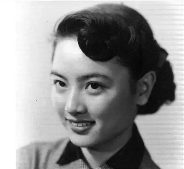 《生死搏斗》:早期引进内地的香港老电影，女主角石慧是导演妻子