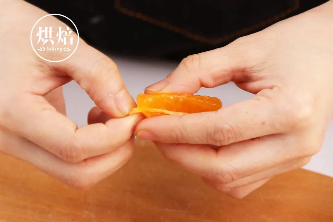 做了韩国一个蜜桔蛋糕 味道很好 口感有点硬 有做过的说一下经验哈