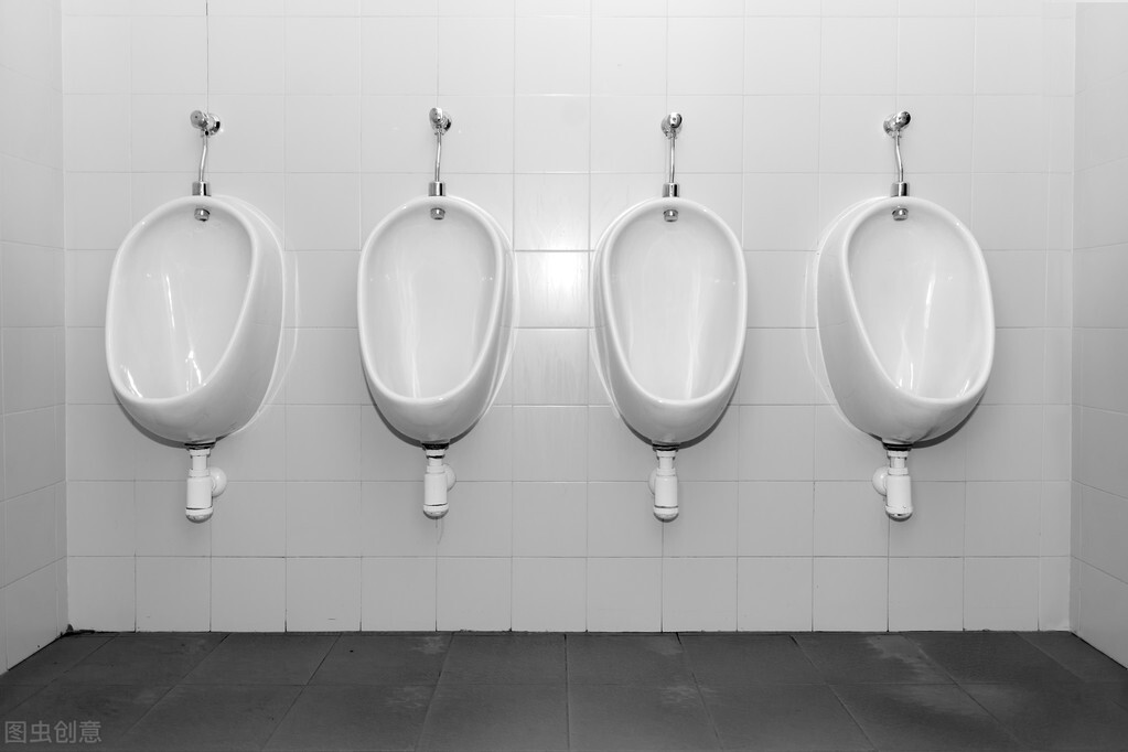 女生洗澡时，也会站着排尿吗？别不好意思，或有3大好处和3大坏处