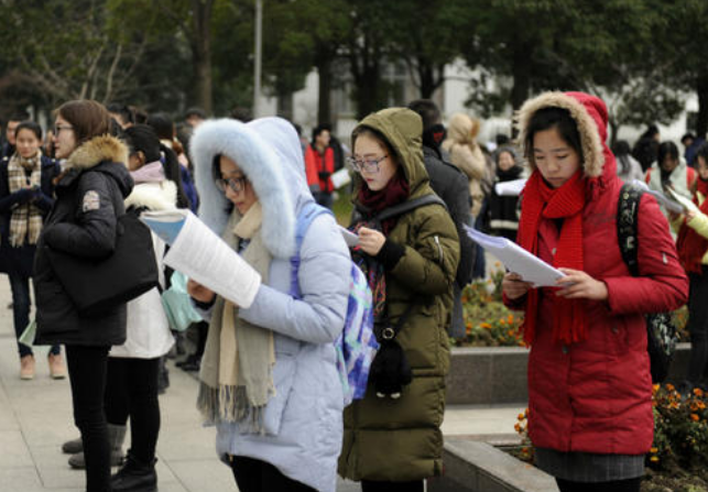 浙江拟录用选调生名单，大多都是名校和研究生，但也能看到本科生