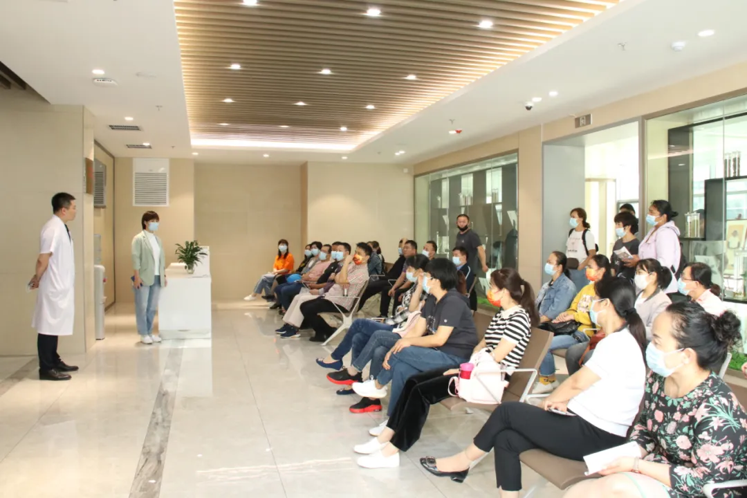 市实验学校高二学生到淄博市中医医院东院区体验中医药文化