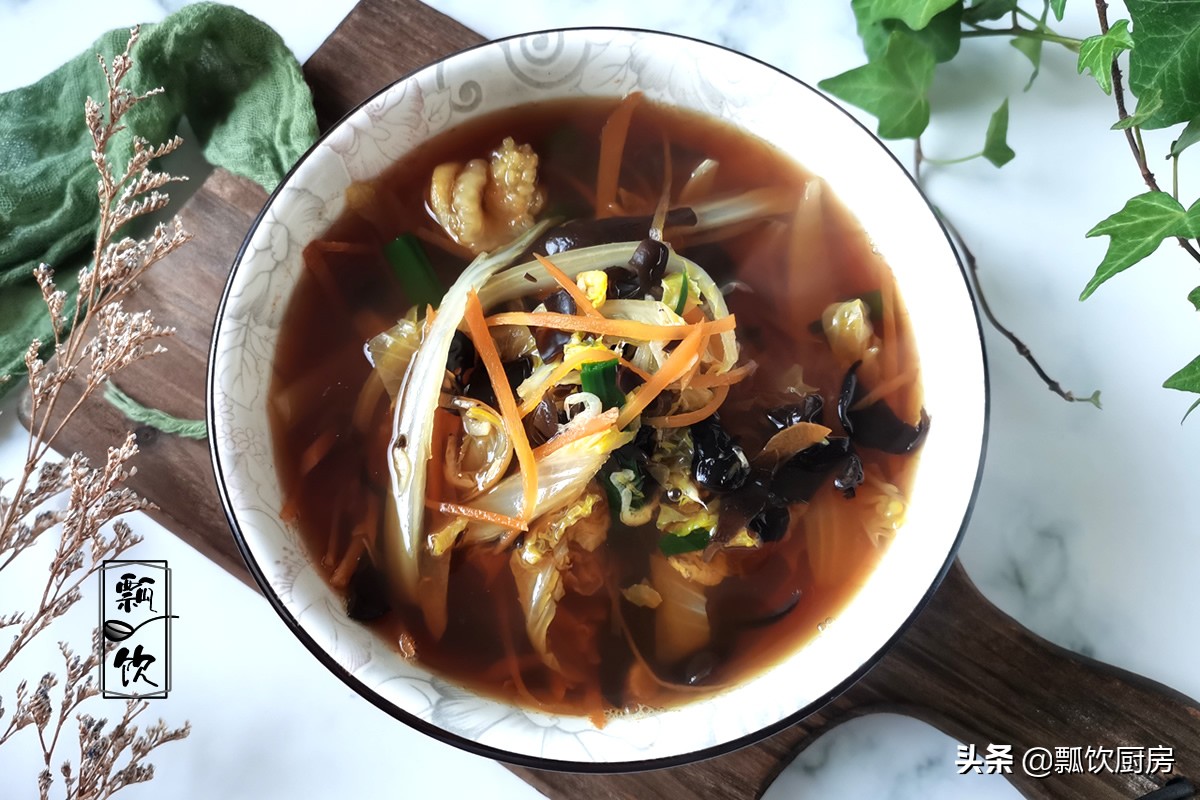 朋友送了一些魚膠，我把它做美食，吃菜喝湯，味道鮮美