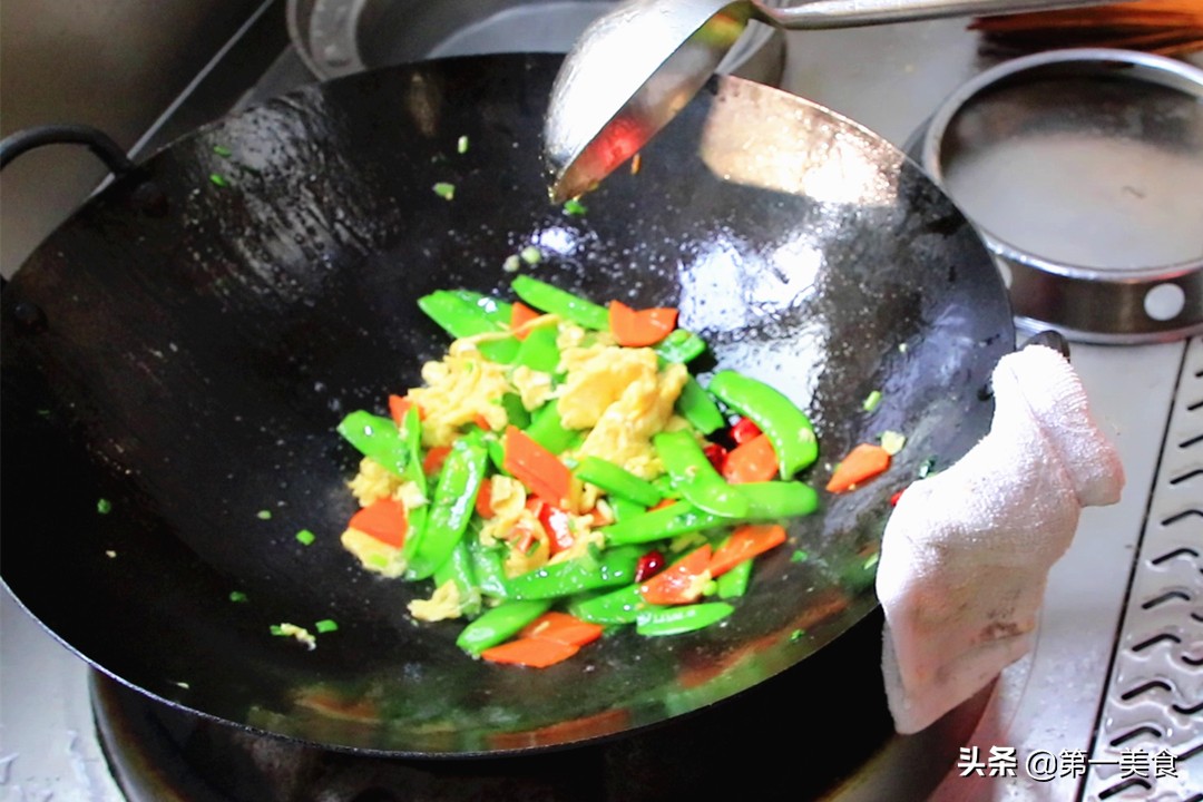 荷兰豆怎么炒好吃又简单,荷兰豆怎么炒好吃又简单的做法