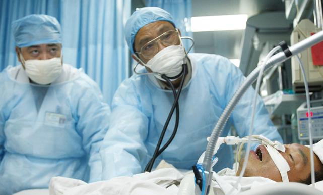 一个世纪后,钟老说:"我不过是一个看病的大夫.