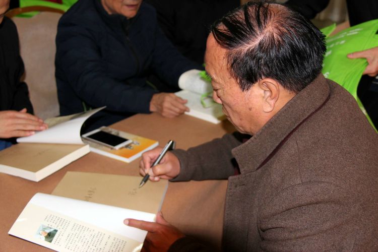 刘顺虎：远瞻红日染秋色 近看墨翁画腊梅