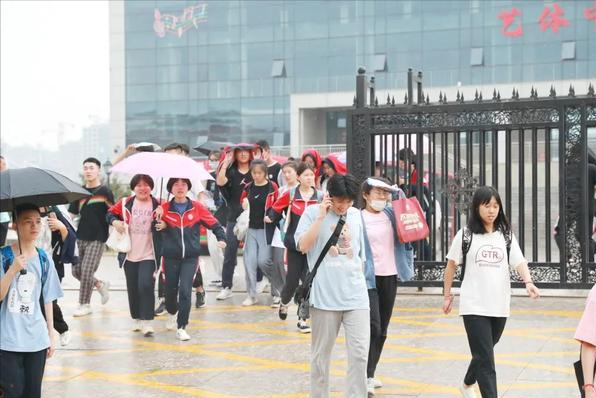 2021高考遇上“小年”，本科分数线会不会下降？主要看这三点因素