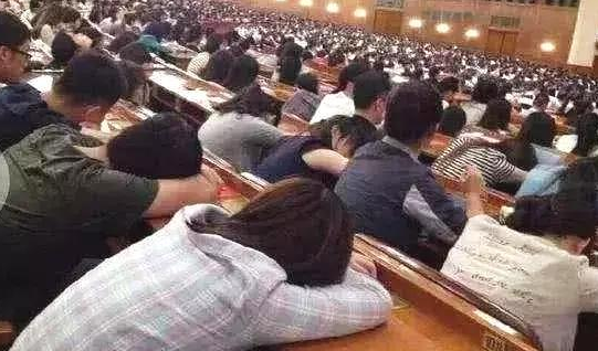 《人民日报》怒批熟睡中的大学生们：“你不失业，天理难容”