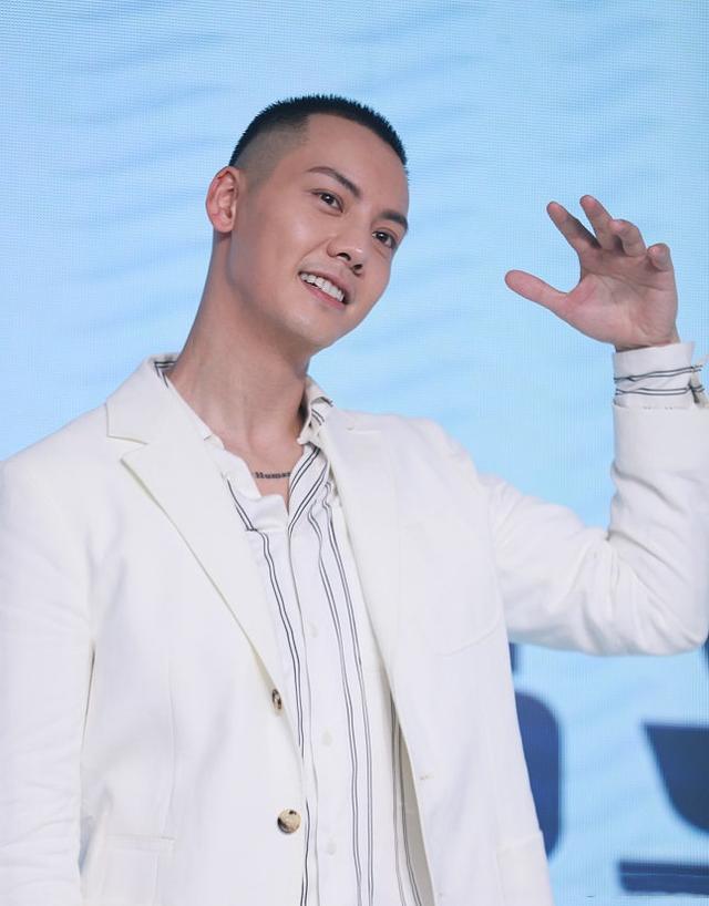 杨洋的短碎发man炸!李现剪寸头王一博换短发,夏季潮男发型来袭