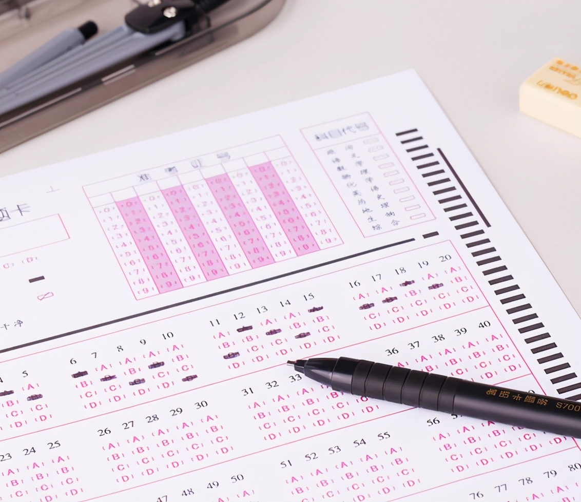 高考出现的“神仙卷面”，阅卷老师不忍扣分，字迹犹如“印刷体”