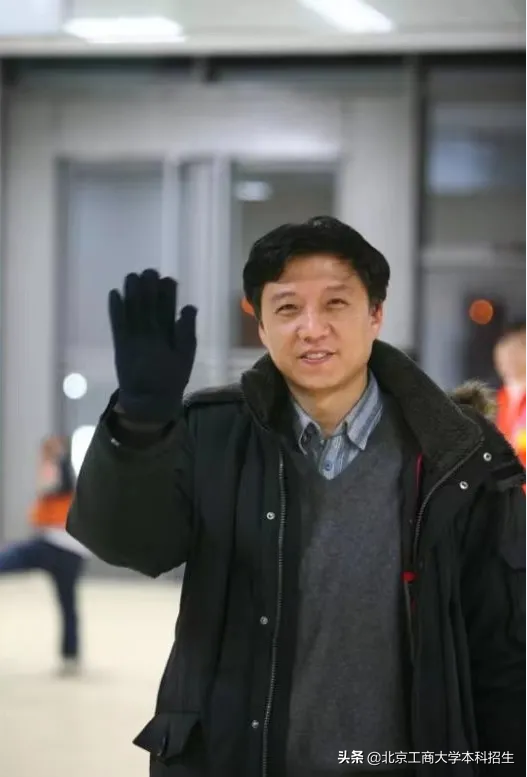 集体爆照！北京这所高校辅导员天团高能亮相，17人个个有颜有才！