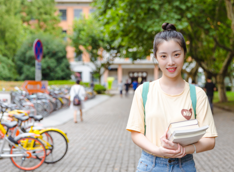 上大学用买笔记本电脑（大一新生开学要不要带）