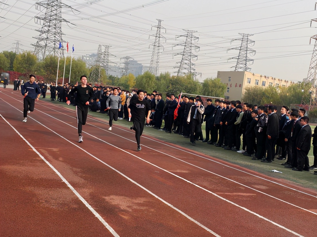 顽强拼搏，永不言败！八维教育物联网专业隆重举行第四届运动会