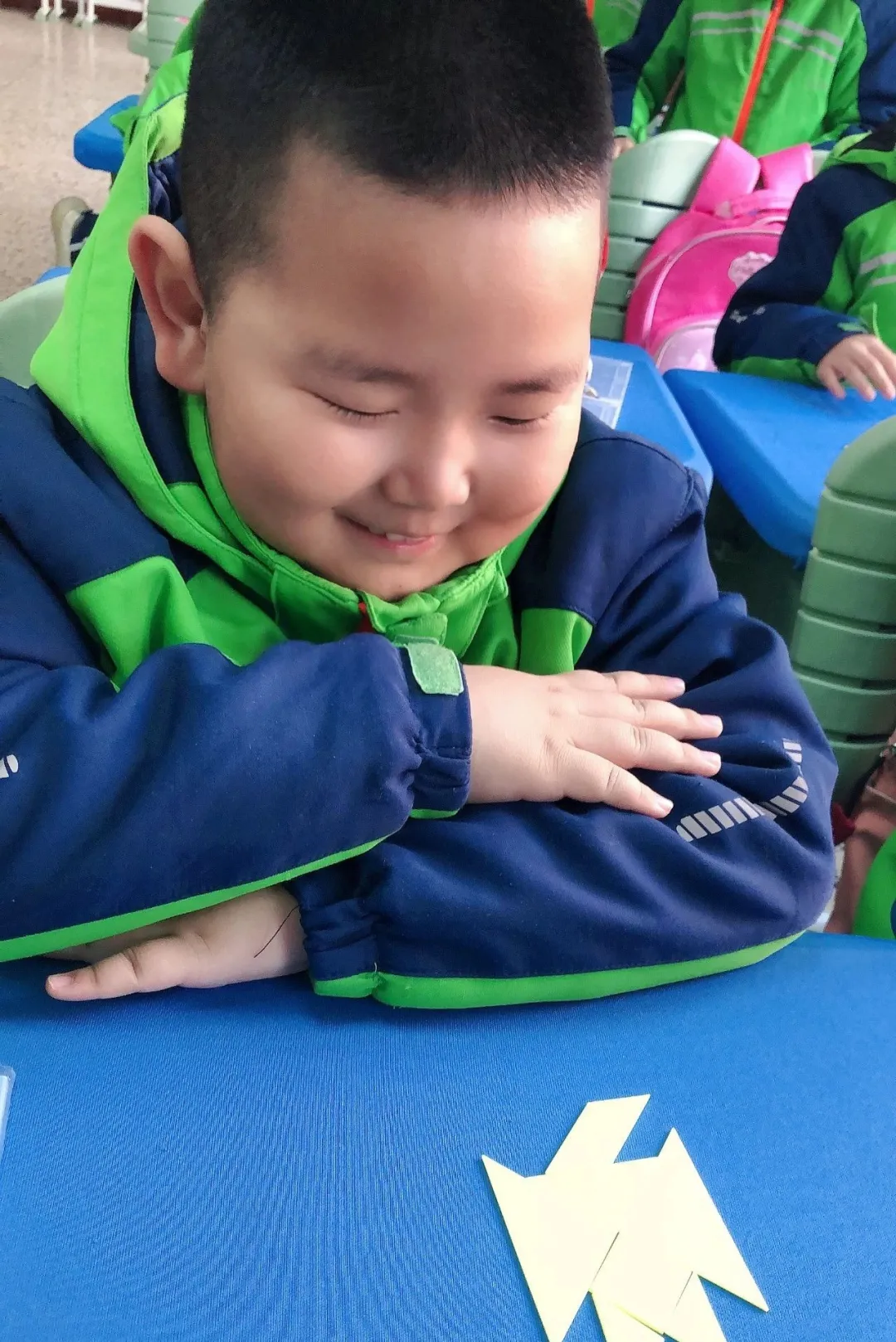 【寓教于乐】敕勒川绿地小学乌兰分校一年级开展玩转七巧板趣味拼搭活动