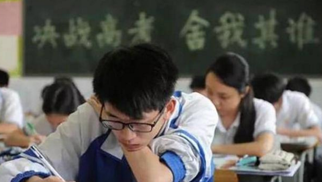 高考填报志愿，为何会出现“同分不同命”，看张雪峰老师怎么说
