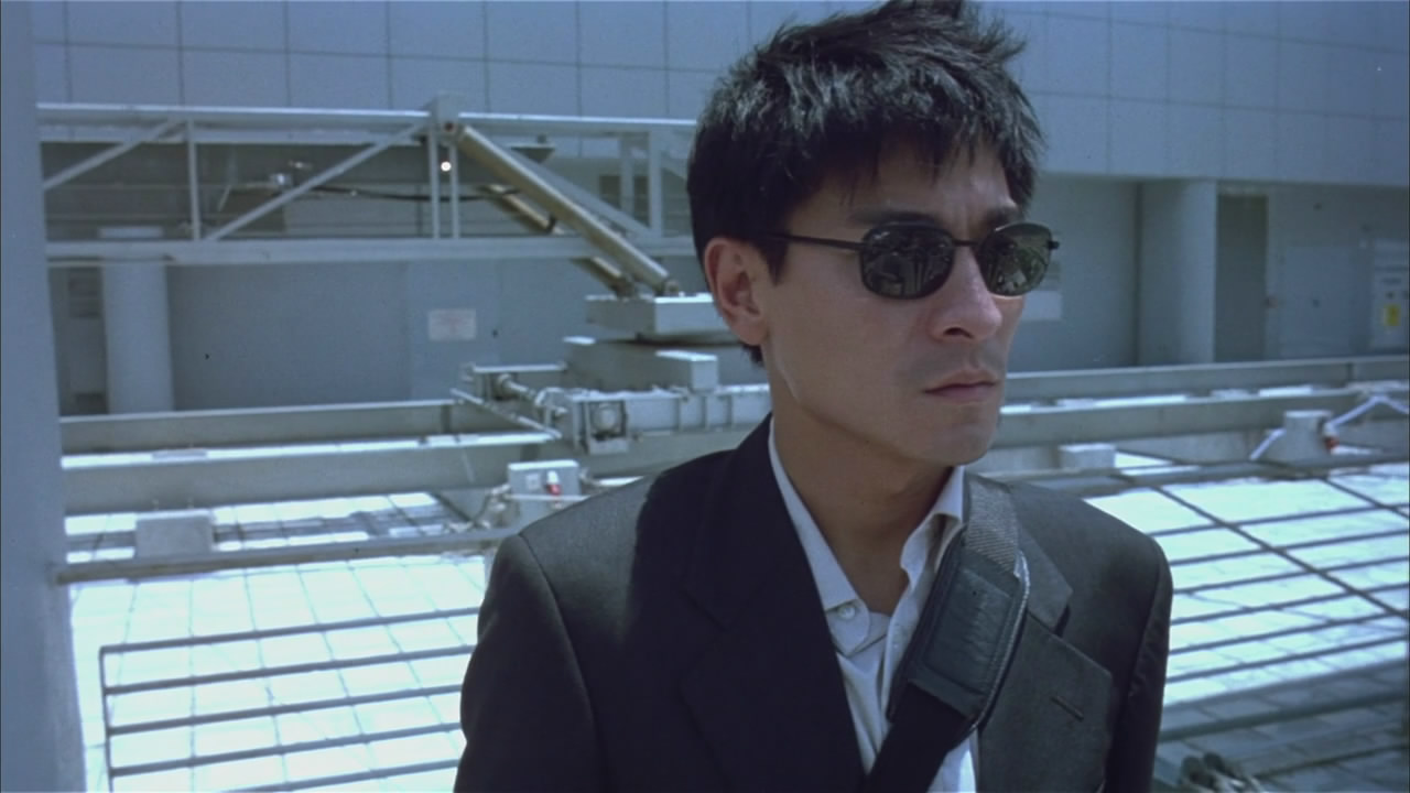 刘德华在拍摄《暗战》之前在香港电影银幕上早就经历了无数次历练,但