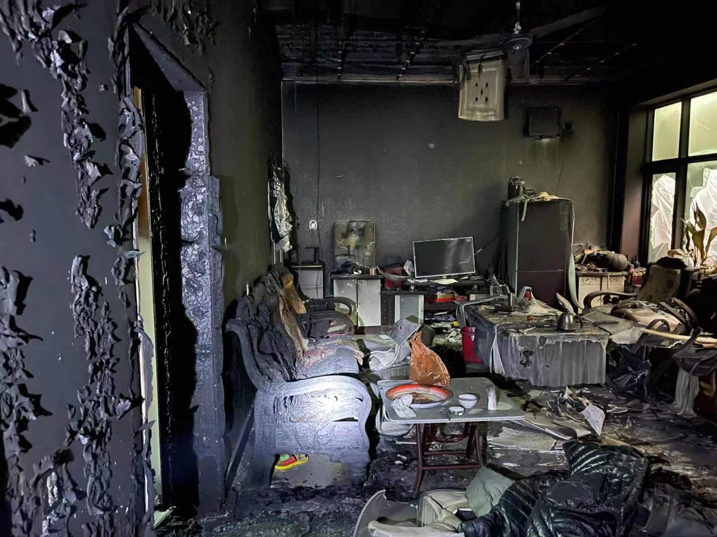 火烧图片(家中突发大火) - 赤虎壹号