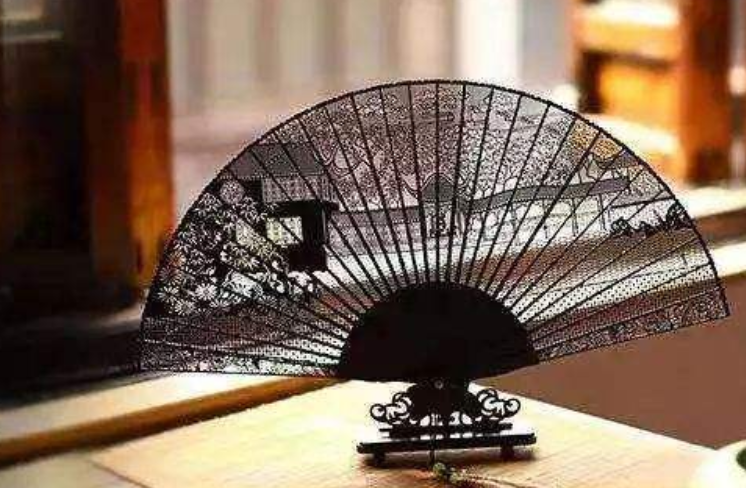 乘风纳凉的扇子，如何被古代日本用于军事，并成为武士必备挂件？