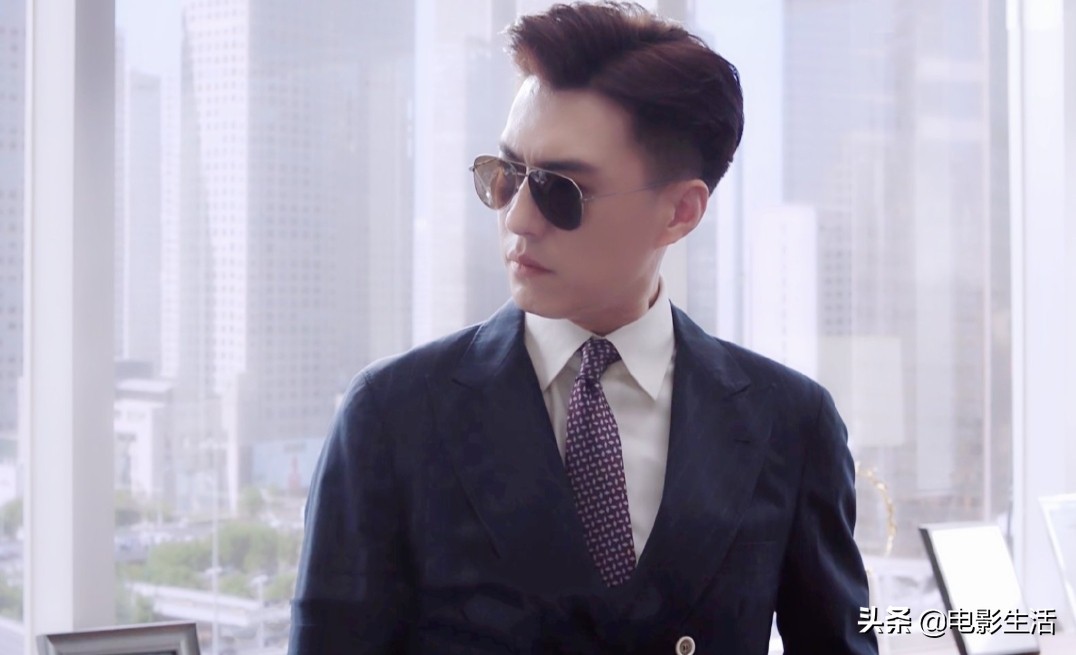 《精英律师》靳东被批摆造型、凹人设演，仅1集就暴露出各种问题